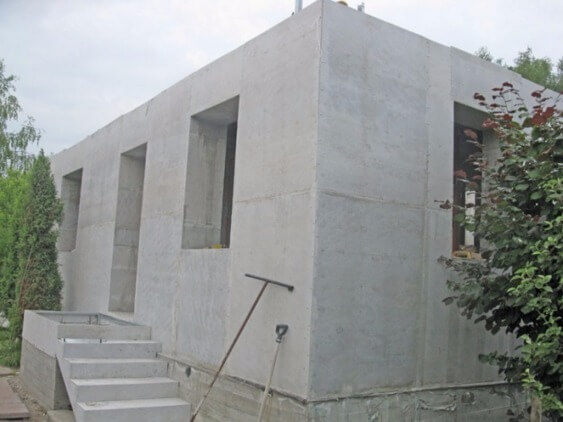 O casă făcută din beton cu propriile mâini