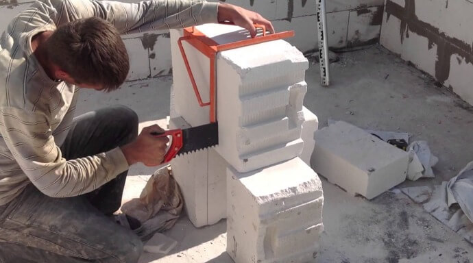 Echipament pentru tăierea blocurilor de beton celular